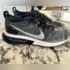 Men’s nike flyknit size 8